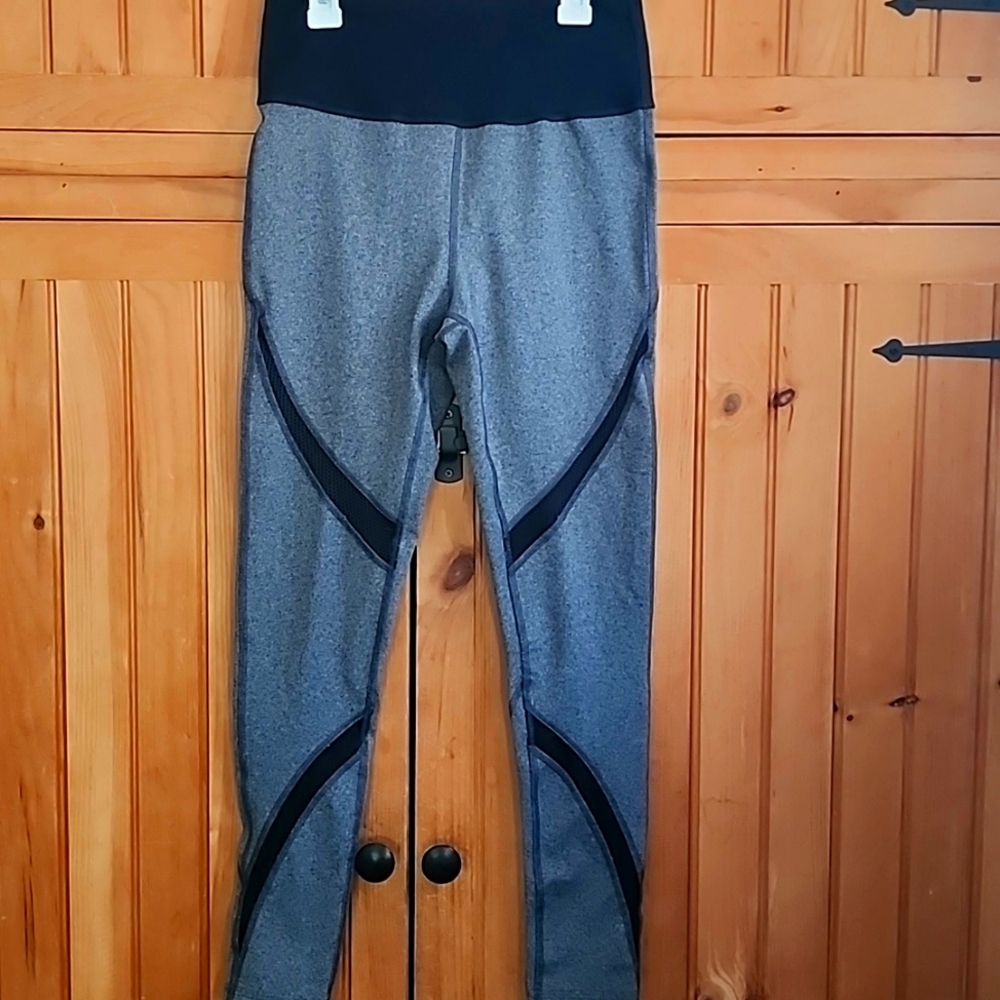 NWOT Strong by Zumba legging